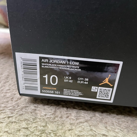 Air Jordan 1 Low Bred Toe Black/Red/White size 10 all 3 400 scarf windbreaker - Picture 4 of 12